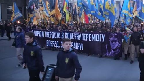 В Запорожье националисты провели факельное шествие