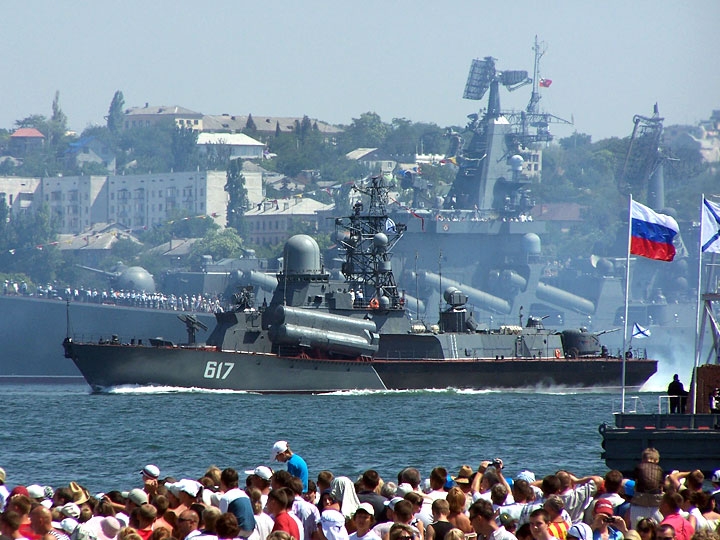 Россия начала масштабные военно-морские учения в Чёрном море