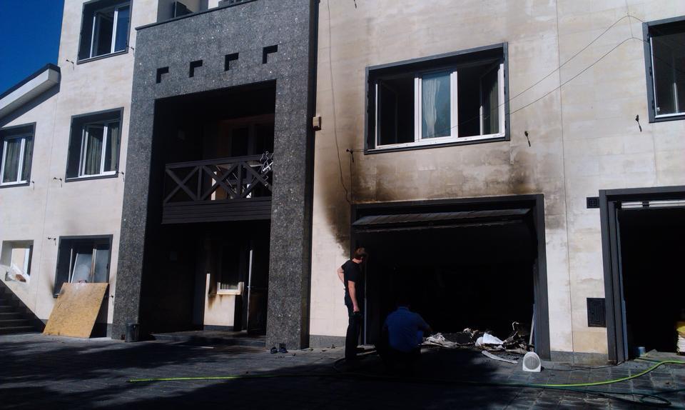 В Днепропетровске сожгли дом Олега Царёва