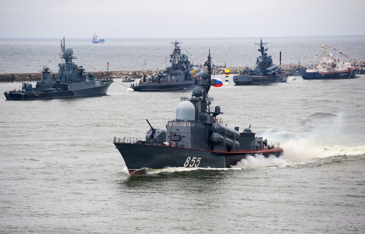 В Балтийском море, параллельно с военными учениями НАТО, начались военные учения России