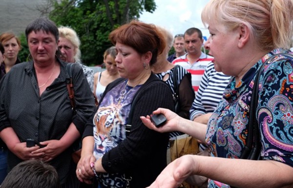 В Черновцах жёны и матери украинских военных опять требуют бронежилеты