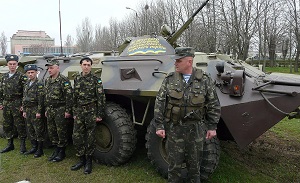 Украинский БТР с пограничниками подорвался на противотанковой мине