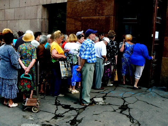 В Краматорске начали выдавать пайки пенсионерам
