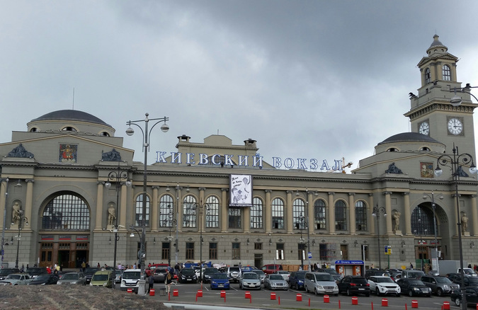 В Москве на Киевском вокзале неизвестные поглумились над Порошенко и Обамой