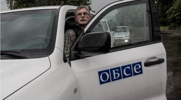 Задержанные члены миссии ОБСЕ освобождены и находятся в одном из отелей Донецка.