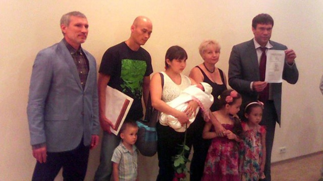 В Донецке родителям новорожденной девочки выдали свидетельство о рождении гражданки ДНР