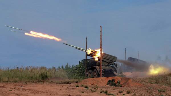 Украинская армия задействовала танки и систему "Град" против Славянска
