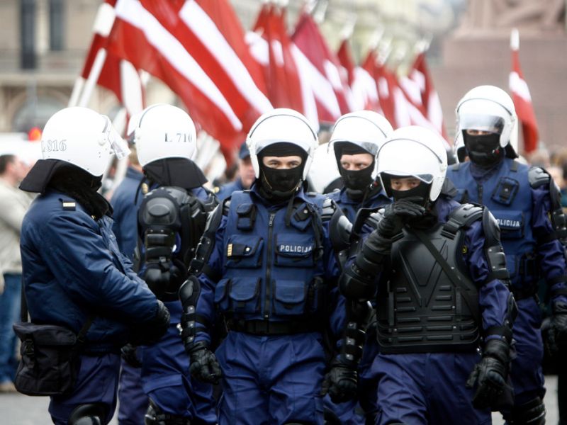 Латвия направляет в Украину своих полицейских