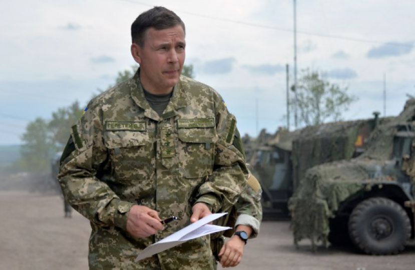 Порошенко собирается уволить министра обороны Гелетея