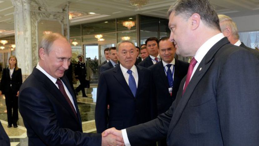 Порошенко: "Украина договорилась с Россией о цене на газ в 385 долларов за тыс. куб. м. до конца марта"