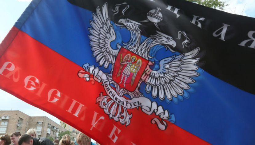 Над Донецком водрузили тридцатиметровый флаг ДНР