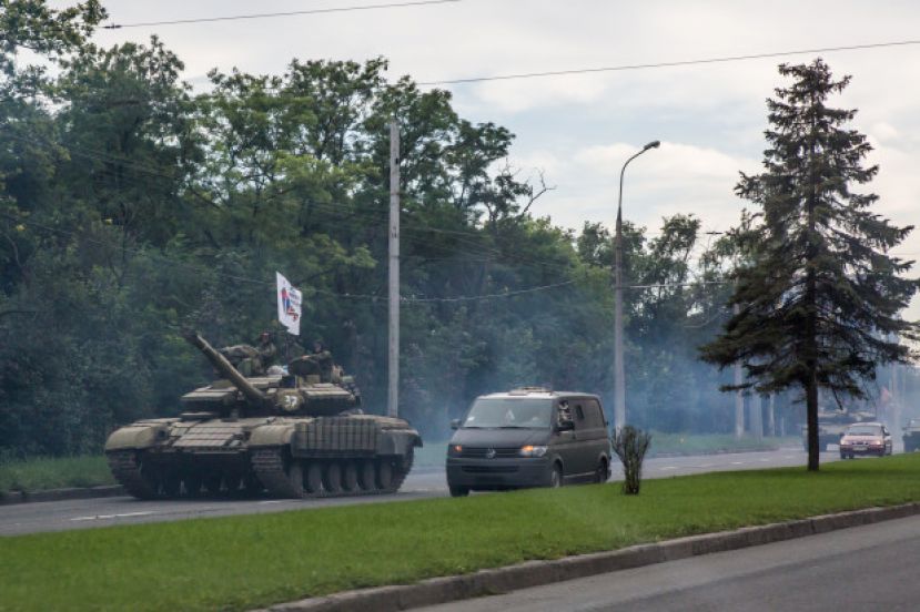 Армия ДНР приведена в повышенную боевую готовность, бронетехника, ПВО и бойцы ополчения занимают оборонительные рубежи готовясь к штурму Донецка