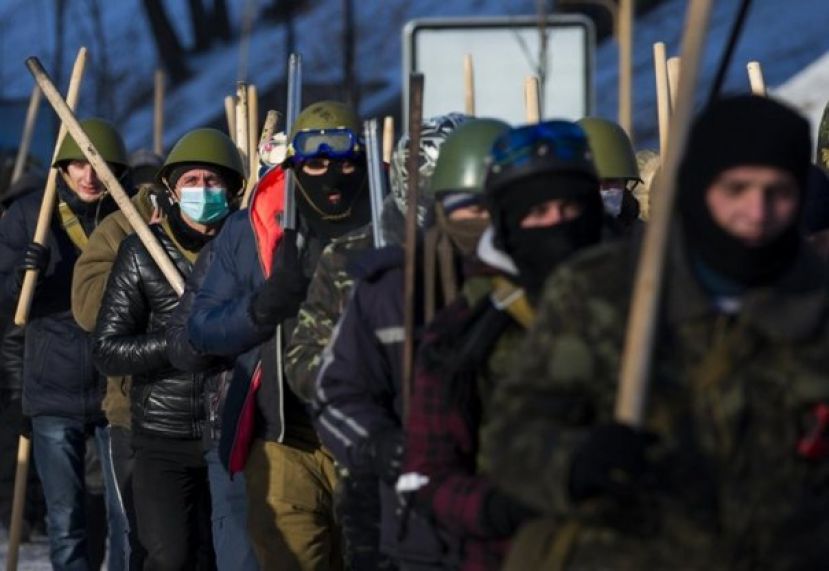 В Кременчуге идёт война между "Правым сектором" и "Евромайданом"