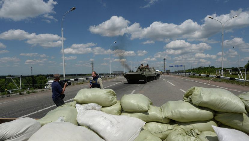 Украинских журналистов на Донбассе будут сопровождать военные