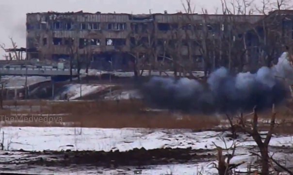 В аэропорту Донецка снова бои и артобстрелы