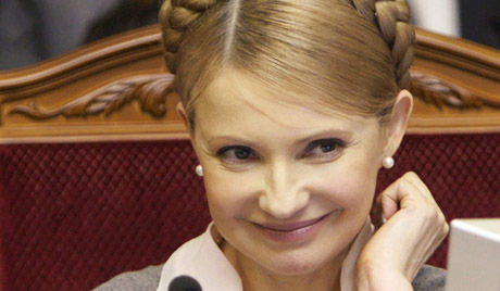 Уголовница Тимошенко требует ввести военное положение в Украине