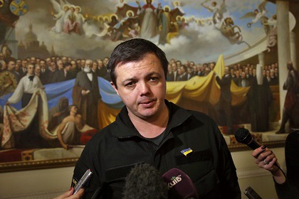 Семенченко обвиняет Генштаб за оставленых карателей в Углегорске без поддержки