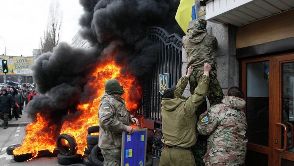 Бойцы «Айдара» начали штурм Минобороны Украины (видео)