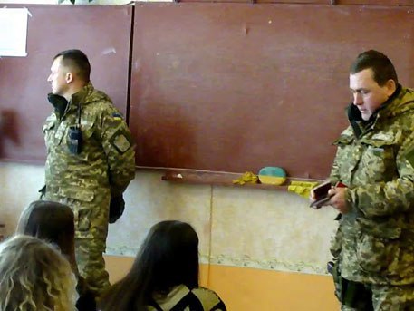 Школьники Славянска украинским военным: "А когда вернутся ополченцы"