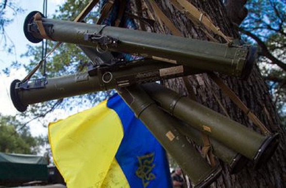 Киев разрешил бесплатно завозить иностранное оружие в Украину