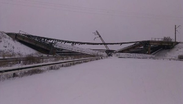 Украина взорвала последний мост связывающий её с ЛНР
