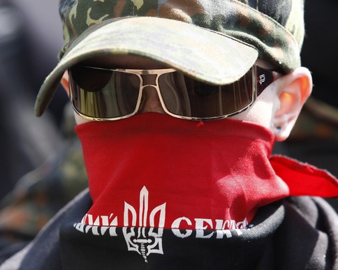 Харьков будут патрулировать вооружённые правосеки