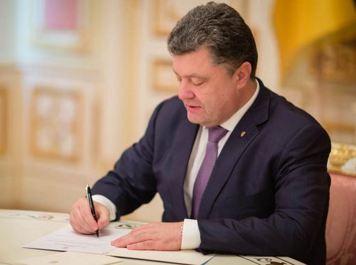 Порошенко решил писать новую Конституцию Кравчуком, Кучмой, Ющенко и иностранцами