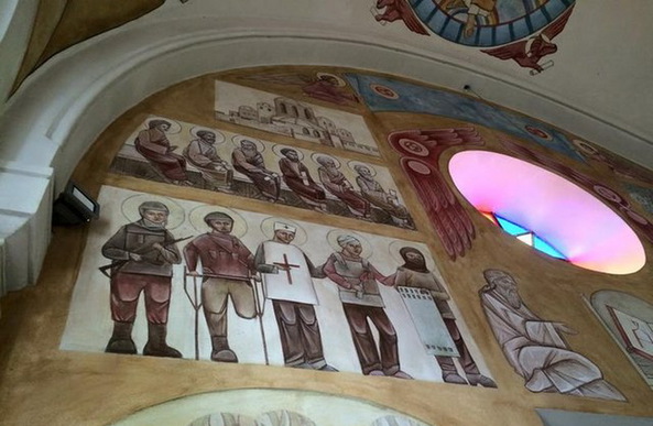Во Львовском храме рисуют иконы с так называемой "Небесной сотней"