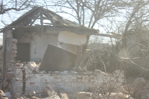 При ночном обстреле Горловки разрушено пять жилых домов