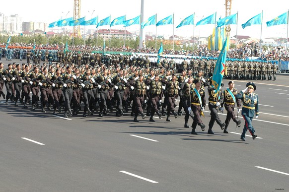 В Казахстане проходит крупнейший в истории военный парад