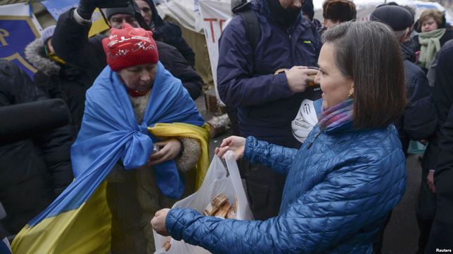 Виктория Нуланд снова привезёт "печеньки" в Украину