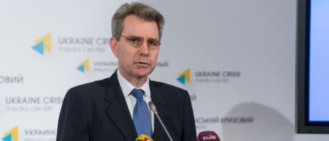 Посол США в Украине: "Со своими проблемами Украина должна справиться самостоятельно"