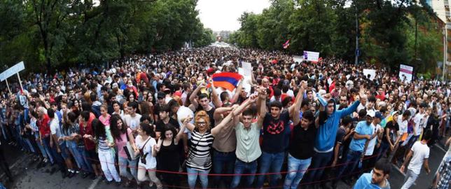 Армянский "Электромайдан" затягивает время, и призывает Ереван выйти на площадь