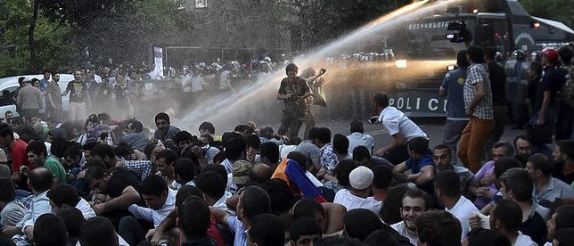 Майдана в Армении не будет: полиция не пустила движение "Вставай, Армения!" на центральную площадь страны