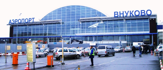 В аэропорту Внуково, упав с эстакады разбился исламист ваххабитского толка