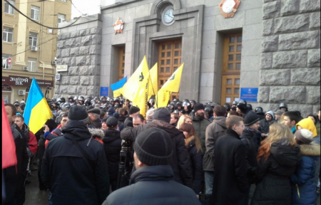 У здания горсовета Харькова проходит митинг