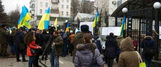 В Киеве требуют отставки Яценюка