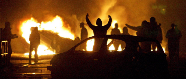 Новый год "удался": во Франции сожжены 804 автомобиля, задержаны 622 человека