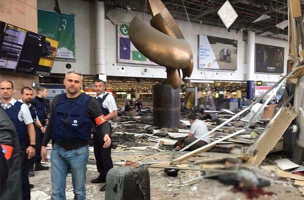 Волна терактов в Брюсселе: 4 взрыва в метро, один в аэропорту, и на улице. Погибшие и пострадавшие