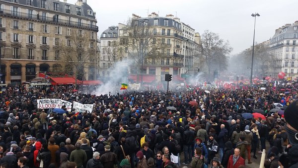 Во Франции протесты против изменений в ТК переросли в массовые беспорядки