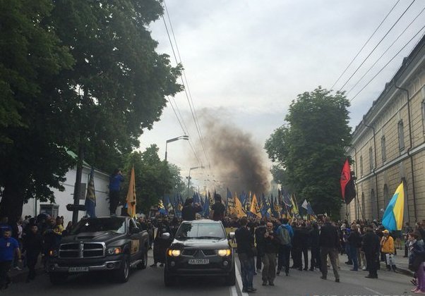 «Азов» в Киеве протестует против выборов на Донбассе