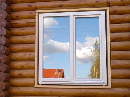 Как вставить пластиковое окно в деревянном доме?