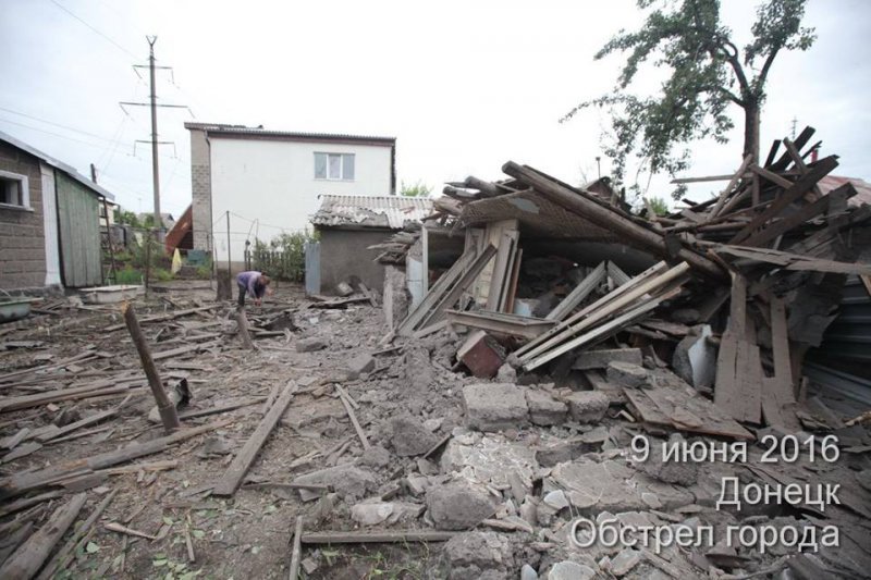 Тревожная ночь в Донецке: обстрел, пожары, разрушения, пострадавшие