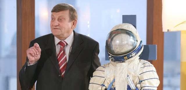 Польский космонавт: Нельзя делать героев из убийц