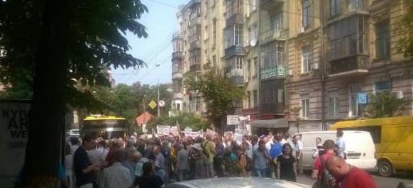 На улицы Киева вышли отчаявшиеся вкладчики (видео+)