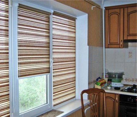 Выбираем рулонные шторы на кухню 