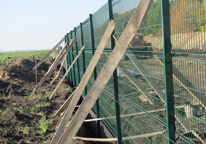 Геращенко: Мы строим стену на границе с РФ чтобы остановить не военную технику, а мигрантов