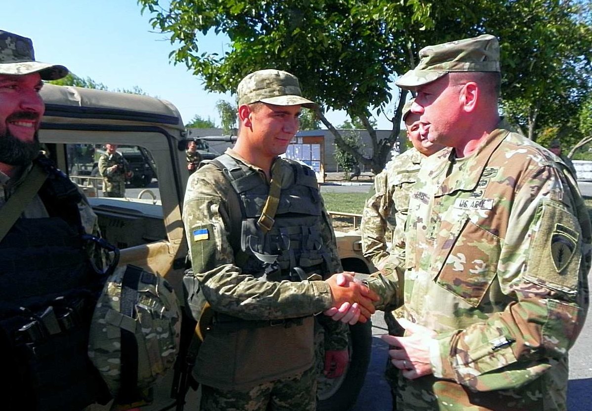 Позиции ВСУ на Донбассе посетил американский генерал Бен Ходжес (ФОТО)