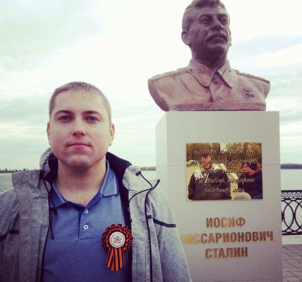 В Сургуте активисты установили памятник Сталину