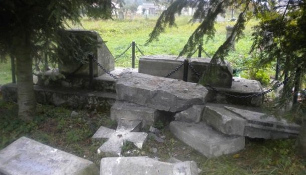В Польше разрушили памятник бойцам УПА